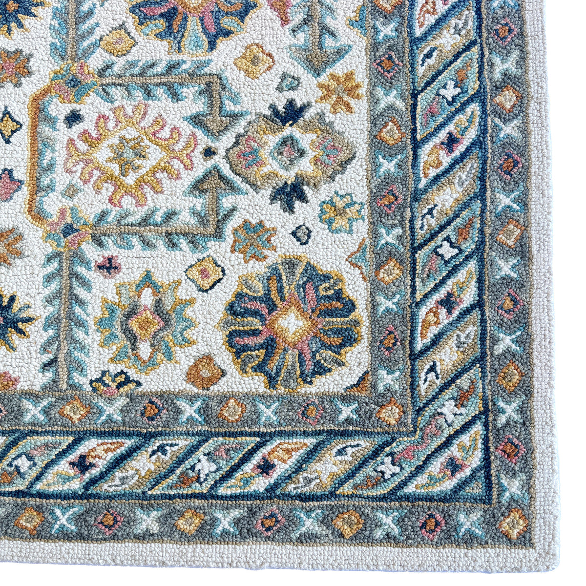 Avanti Rug – Villa Ivory Multi – lifestyle