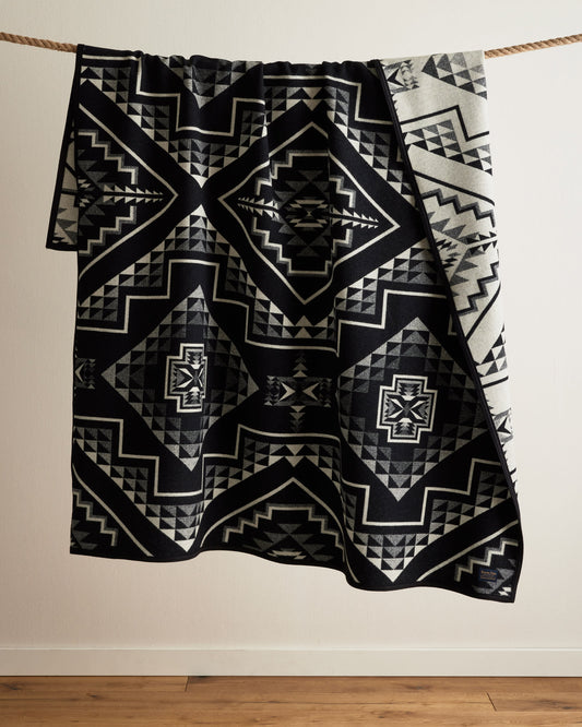 Oxbow Black/White Blanket