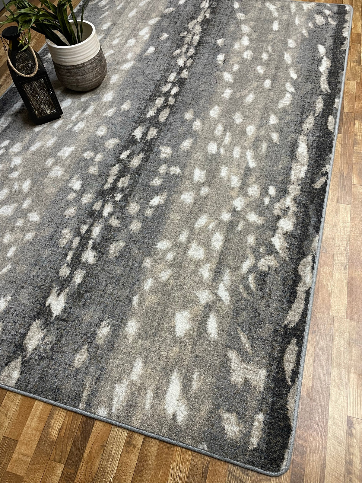 Mafaldi Axis Hide Rug – Gray – close up