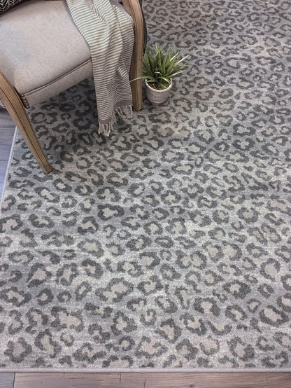 Snow Leopard Rug – Natural – detail view