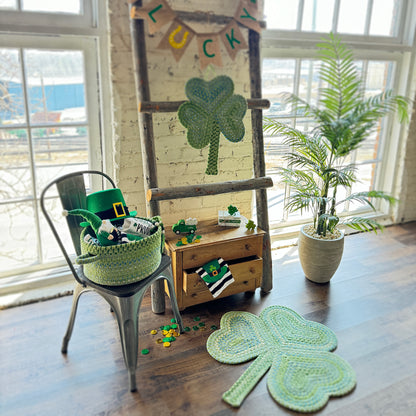 Happy Holidays Rug – St. Patrick's Clover – detail view