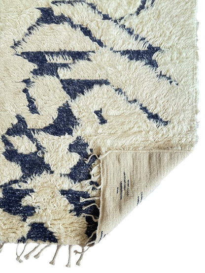Nomad Ivory Navy Rug – detail view