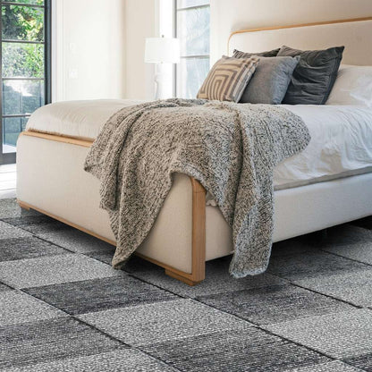 Matrix Graphite Rug – detail view