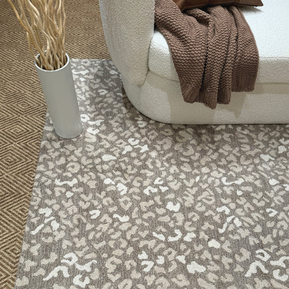 Serengeti Rug – Cheetah Ash – detail view