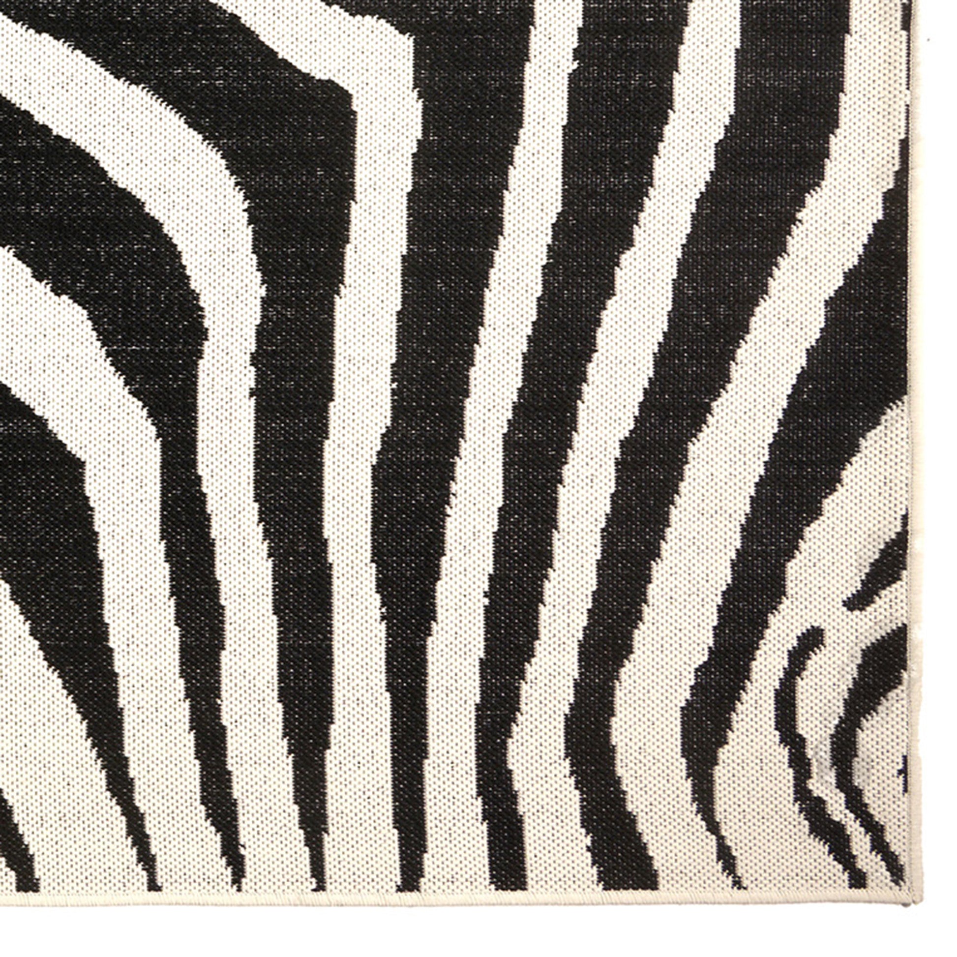 Cape Town Black Rug – lifestyle