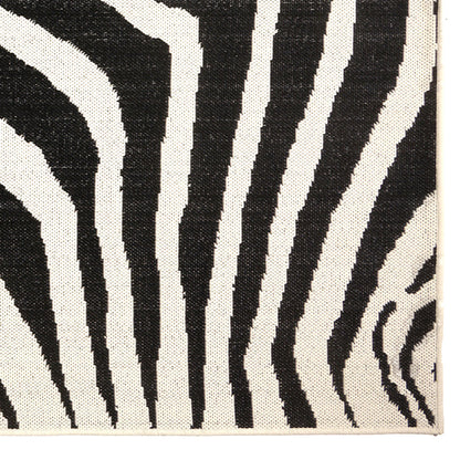 Cape Town Black Rug – lifestyle