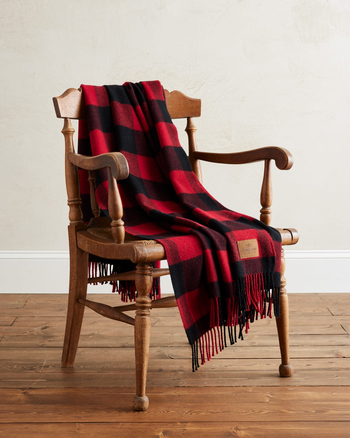 Rob Rests On The Red Rug Motor Robe Throw With Leather Carrier | Rob Roy Red – Cabin Rugs
