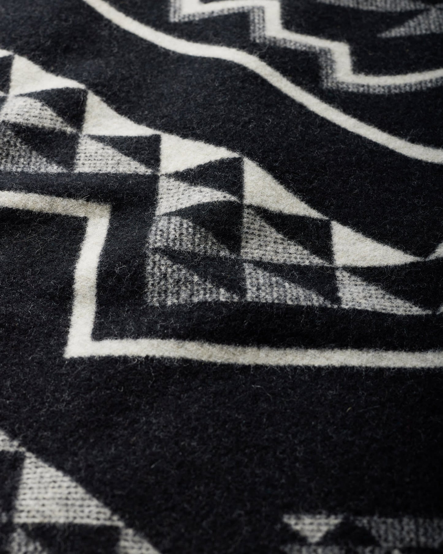 Oxbow Black/White Blanket