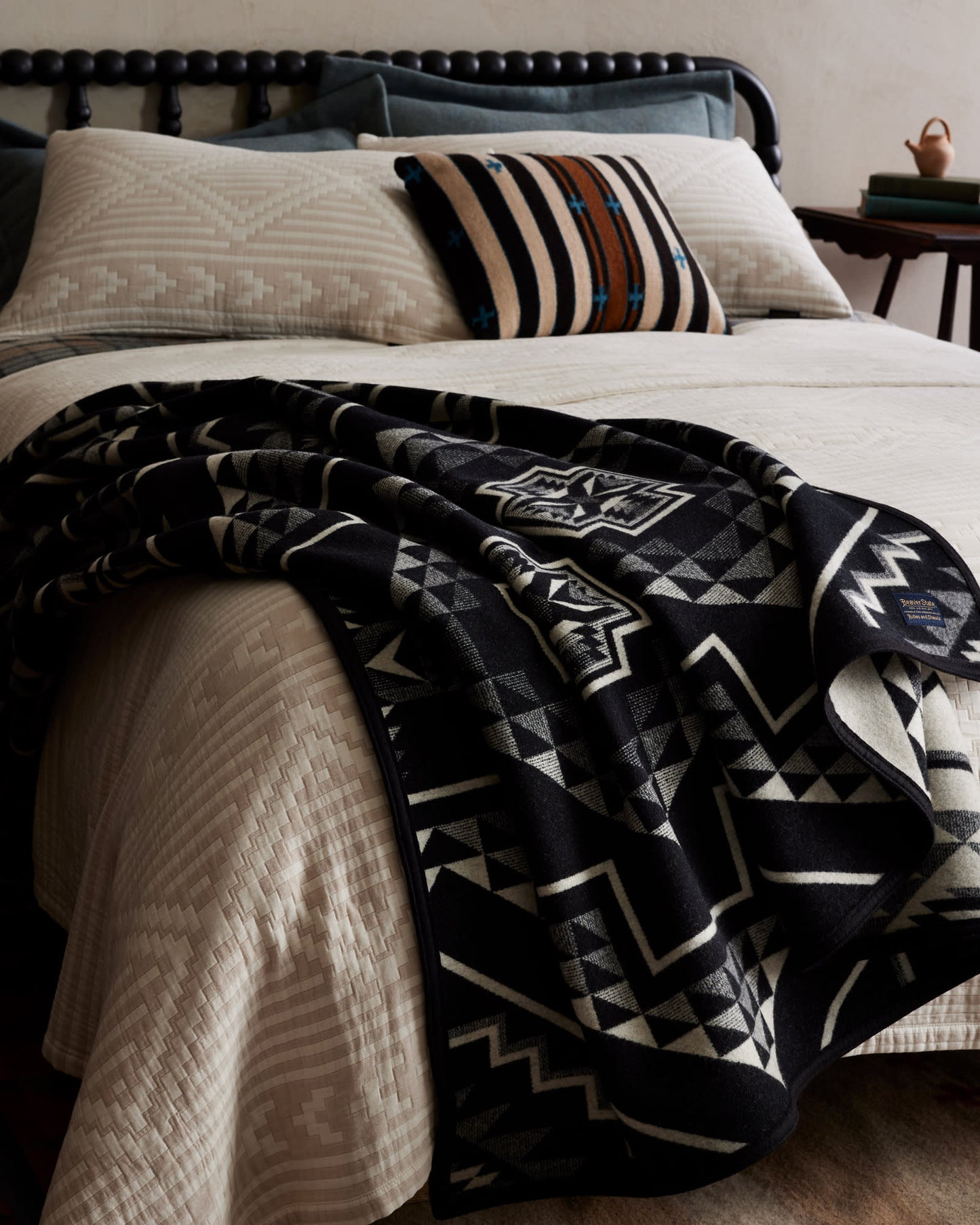 Oxbow Black/White Blanket