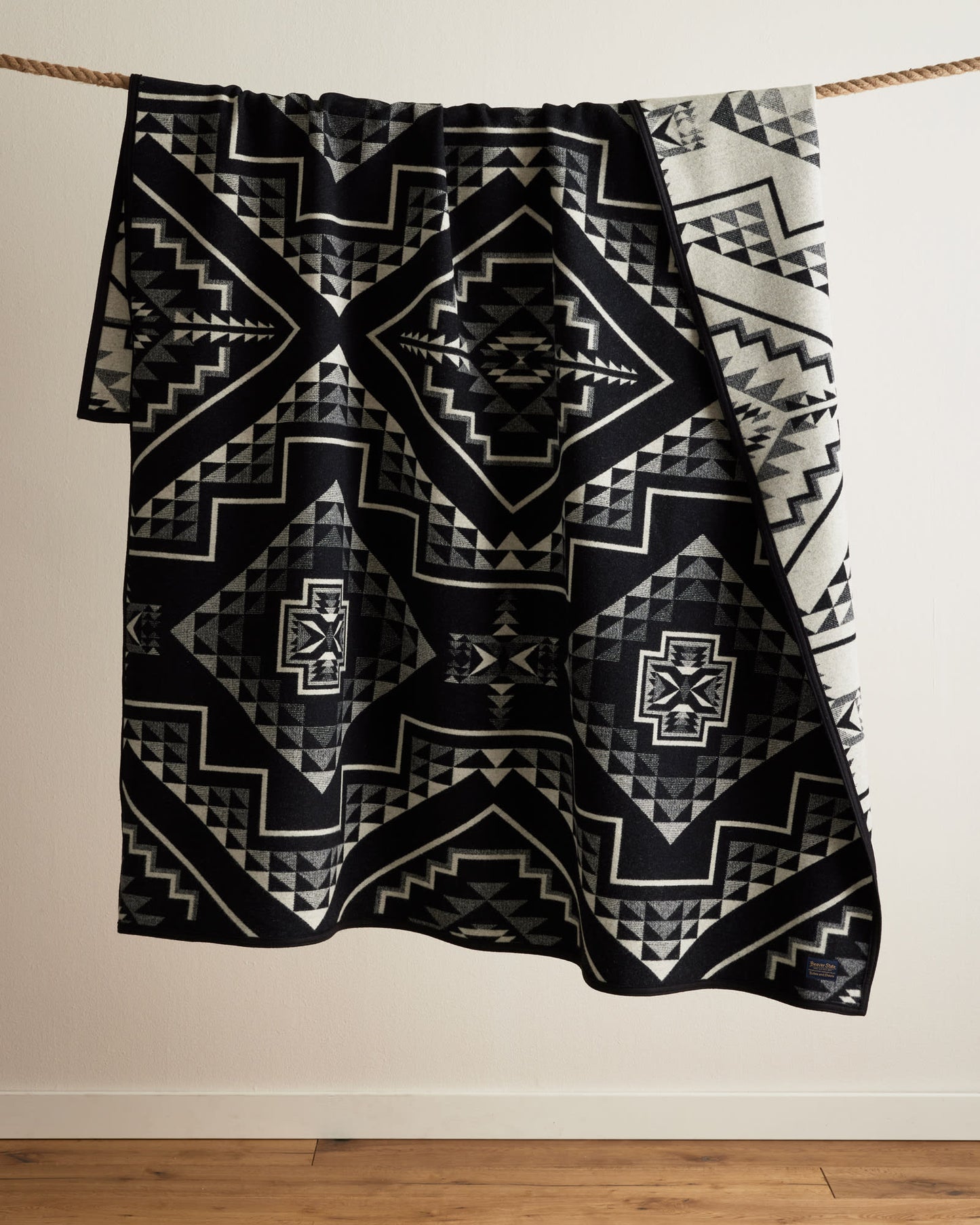 Oxbow Black/White Blanket