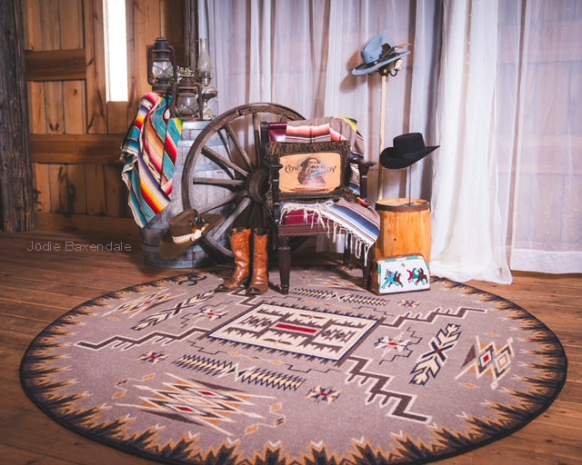 Storm Catcher Rug – Rust – detail view
