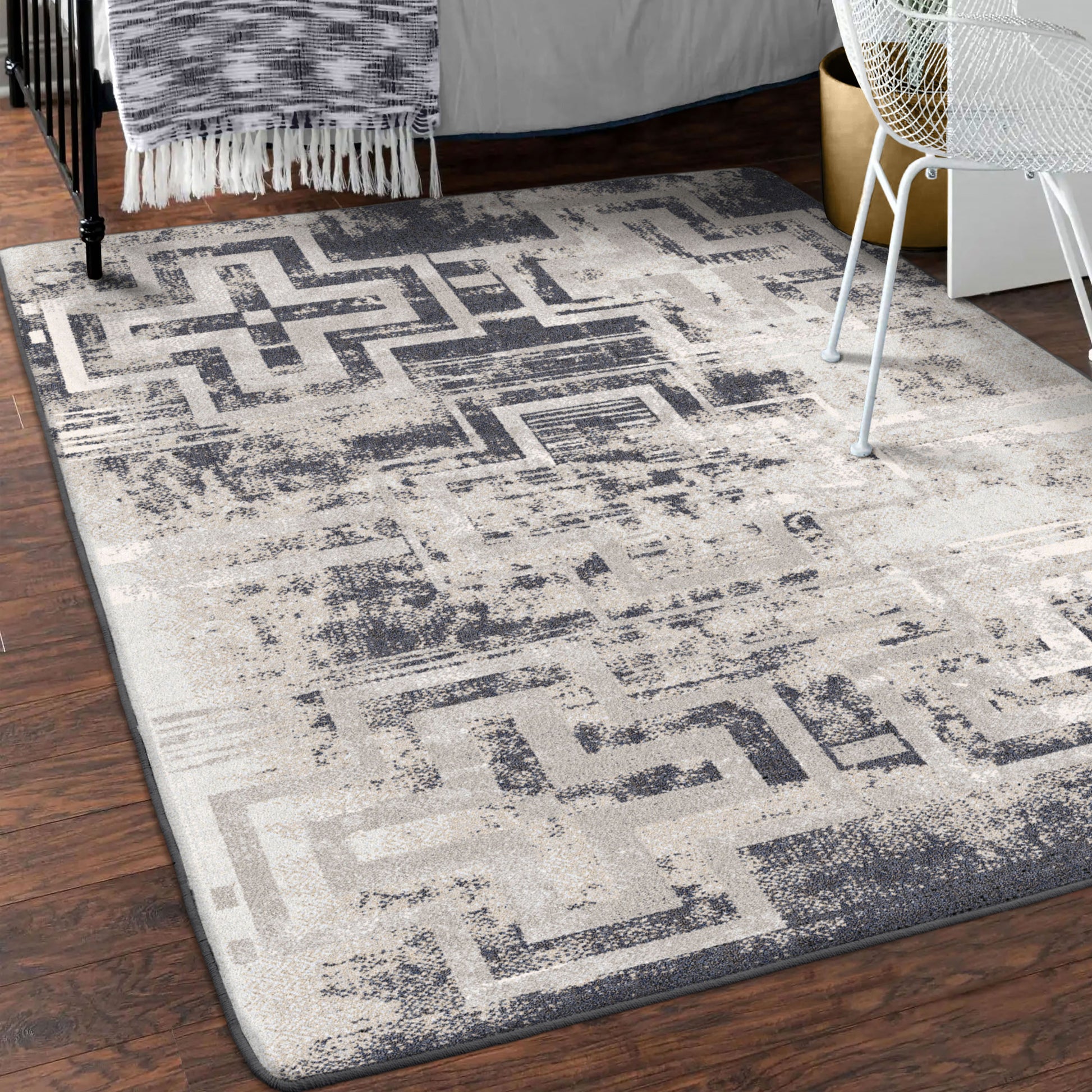 Distressed Bounty Rug – Asphalt – detail view