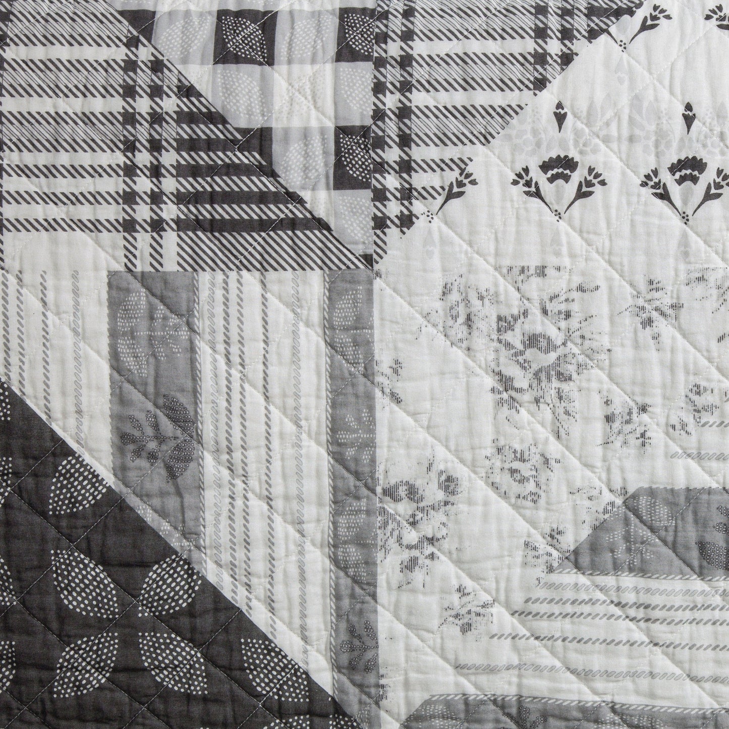 Patchwork Prairie Printed Quilt Swatch