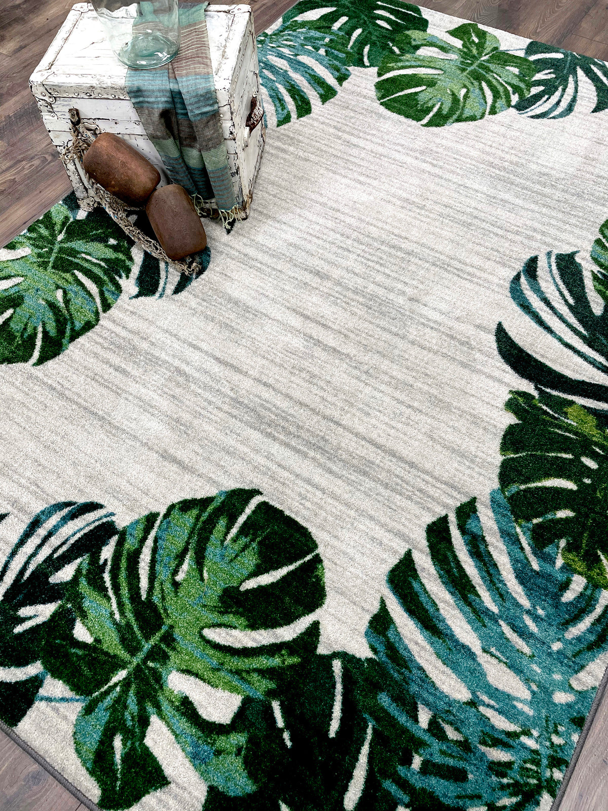 Falling Leaves Rug – Sage – detail view