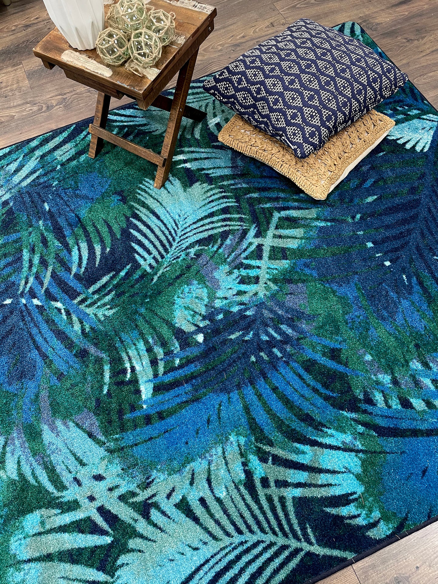 Fronds Rug – Green – room setting