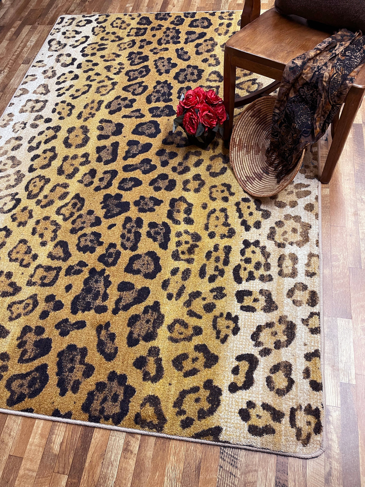 Emery Jaguar Rug – Gold – room setting