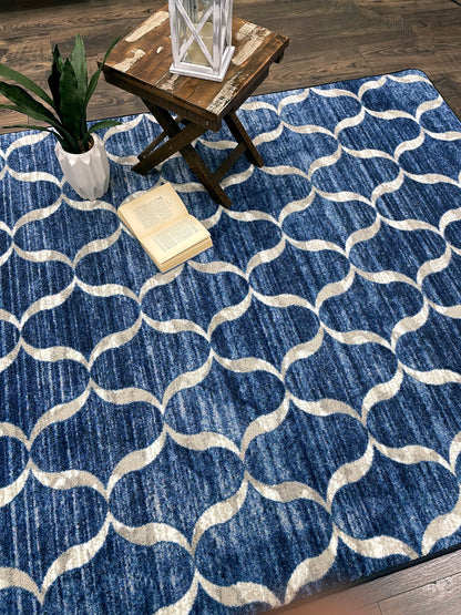 Lattice Rug – Blue – room setting