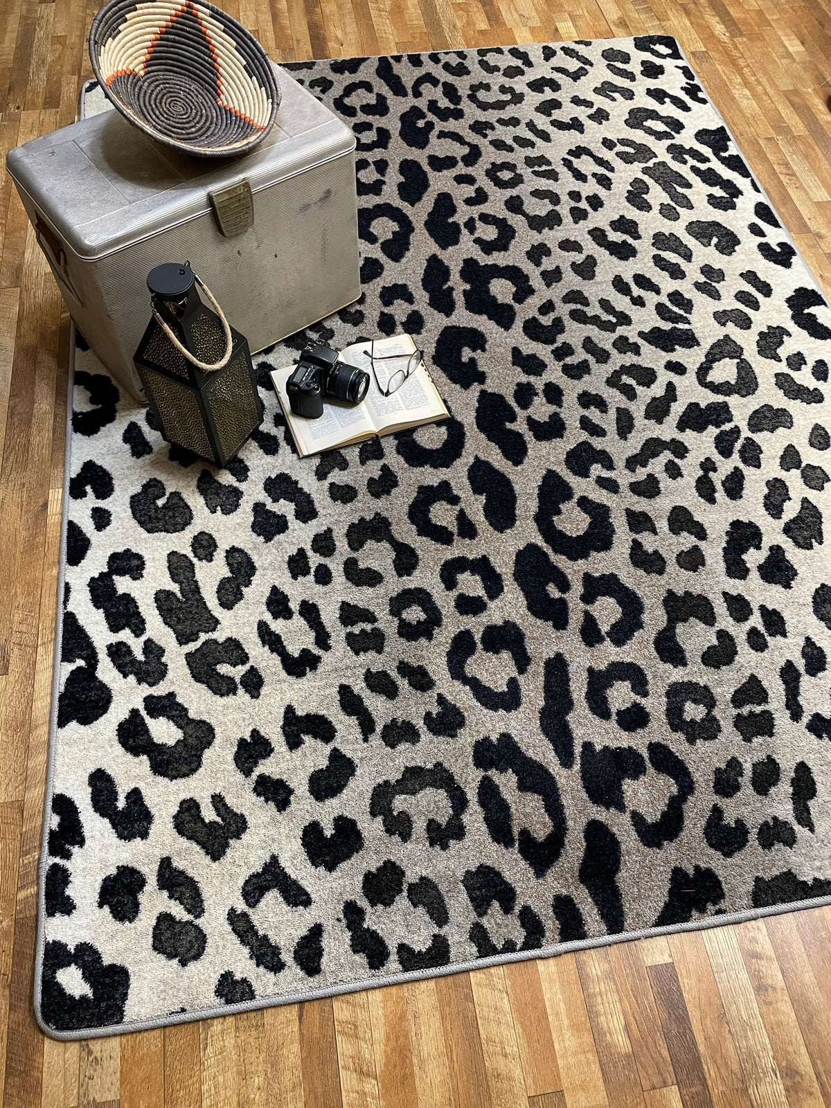 Emery Snow Leopard Rug – Silver – close up