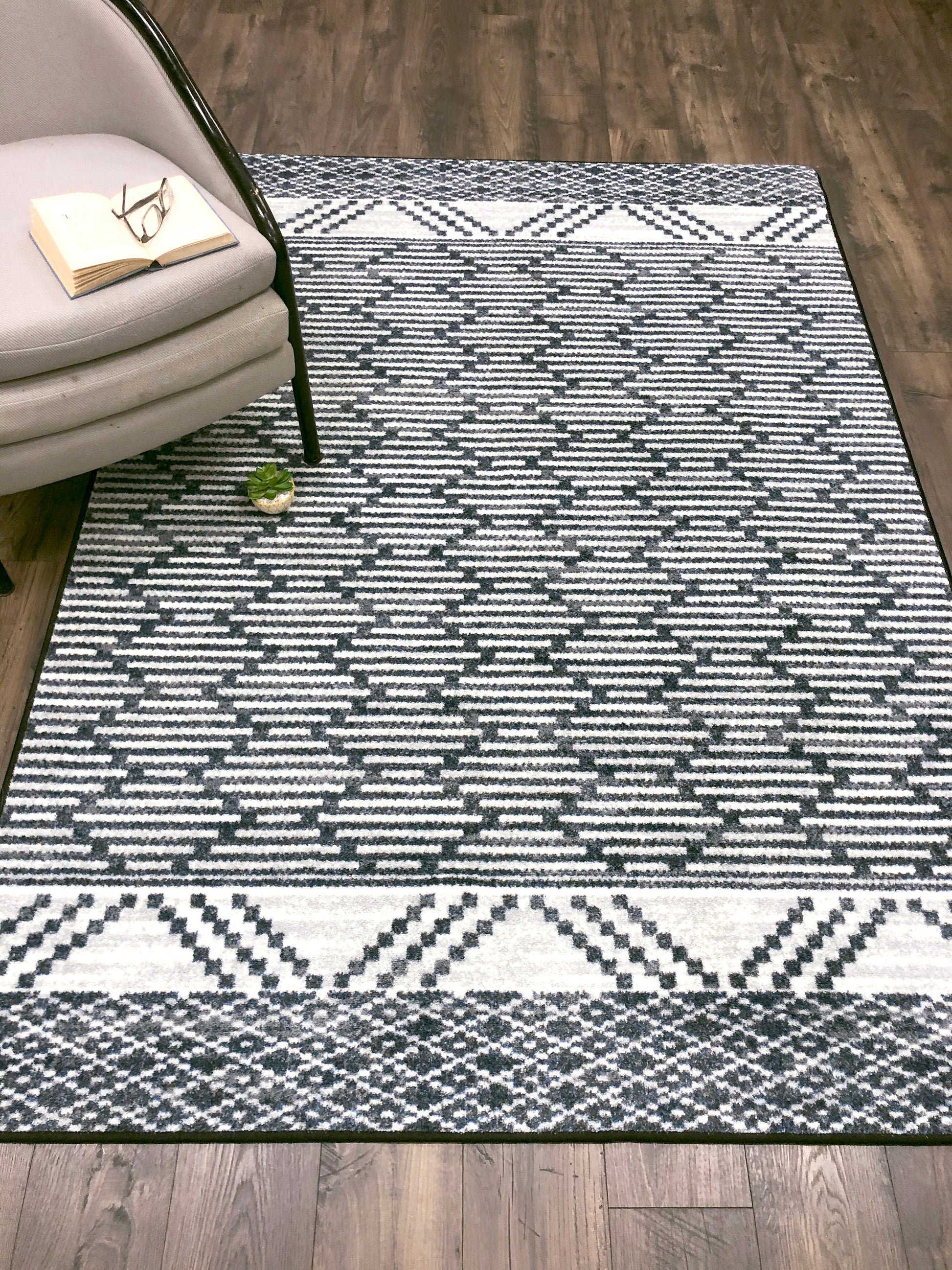 Patterned Stripe Rug – Fresh Blue – detail view
