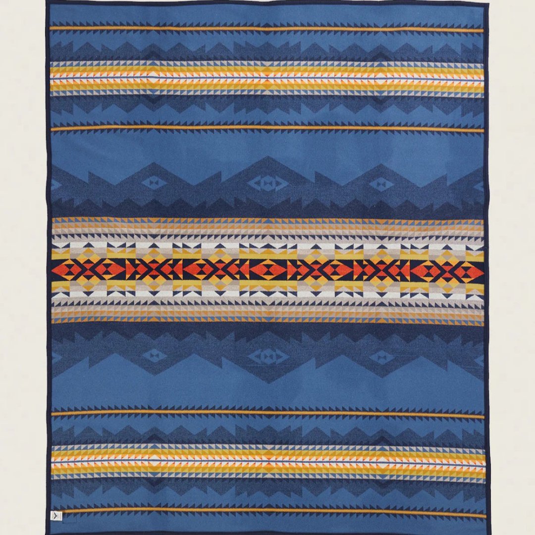 Cascadia Jacquard Blanket - Retreat Home Furniture
